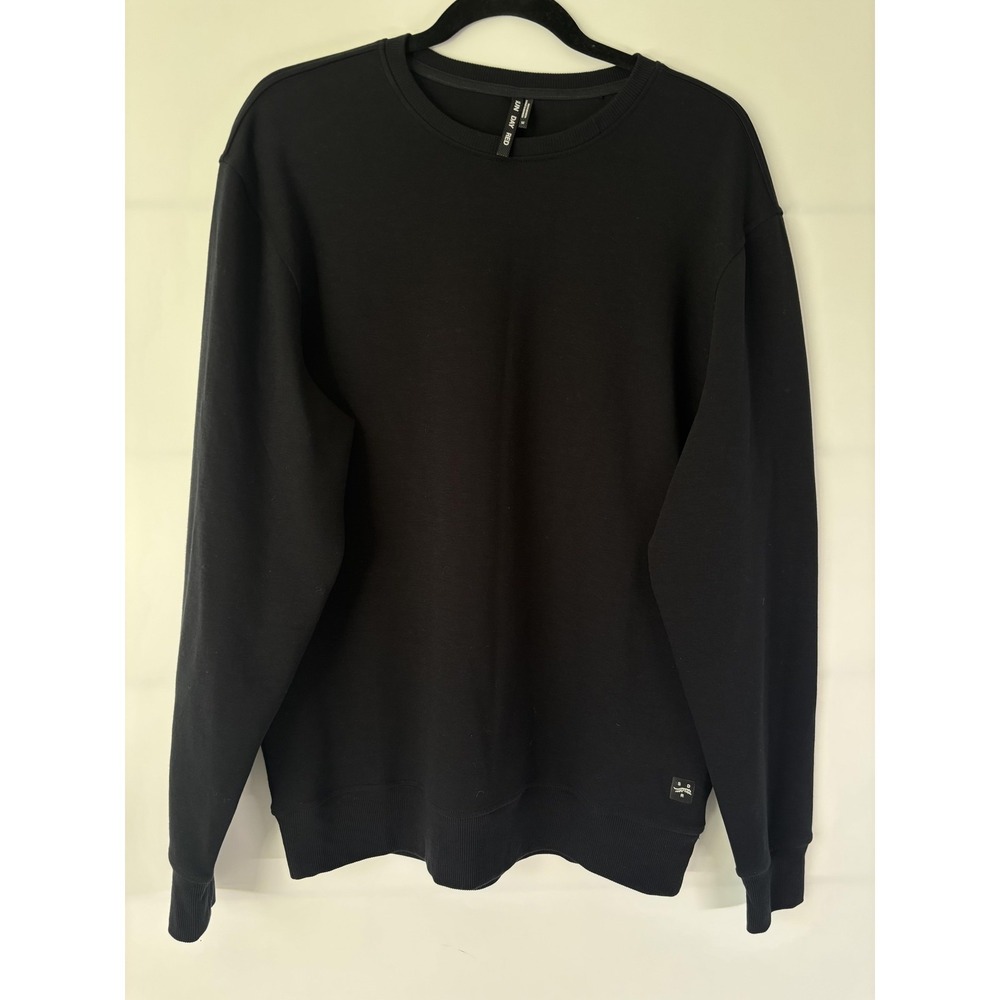 Sun Day Red Sweatshirt Mens Medium Black Crewneck Pullover Golf Tiger Woods
